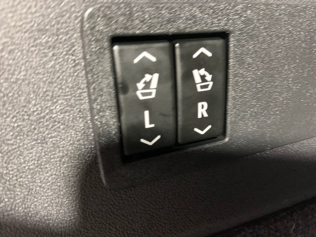 Used 2025 Cadillac Escalade IQ Luxury 2 image 13