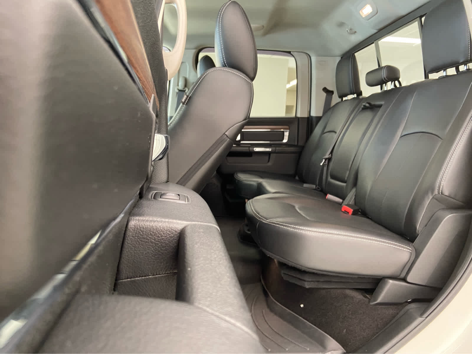 Used 2018 RAM 1500 Laramie w/ Convenience Group image 12