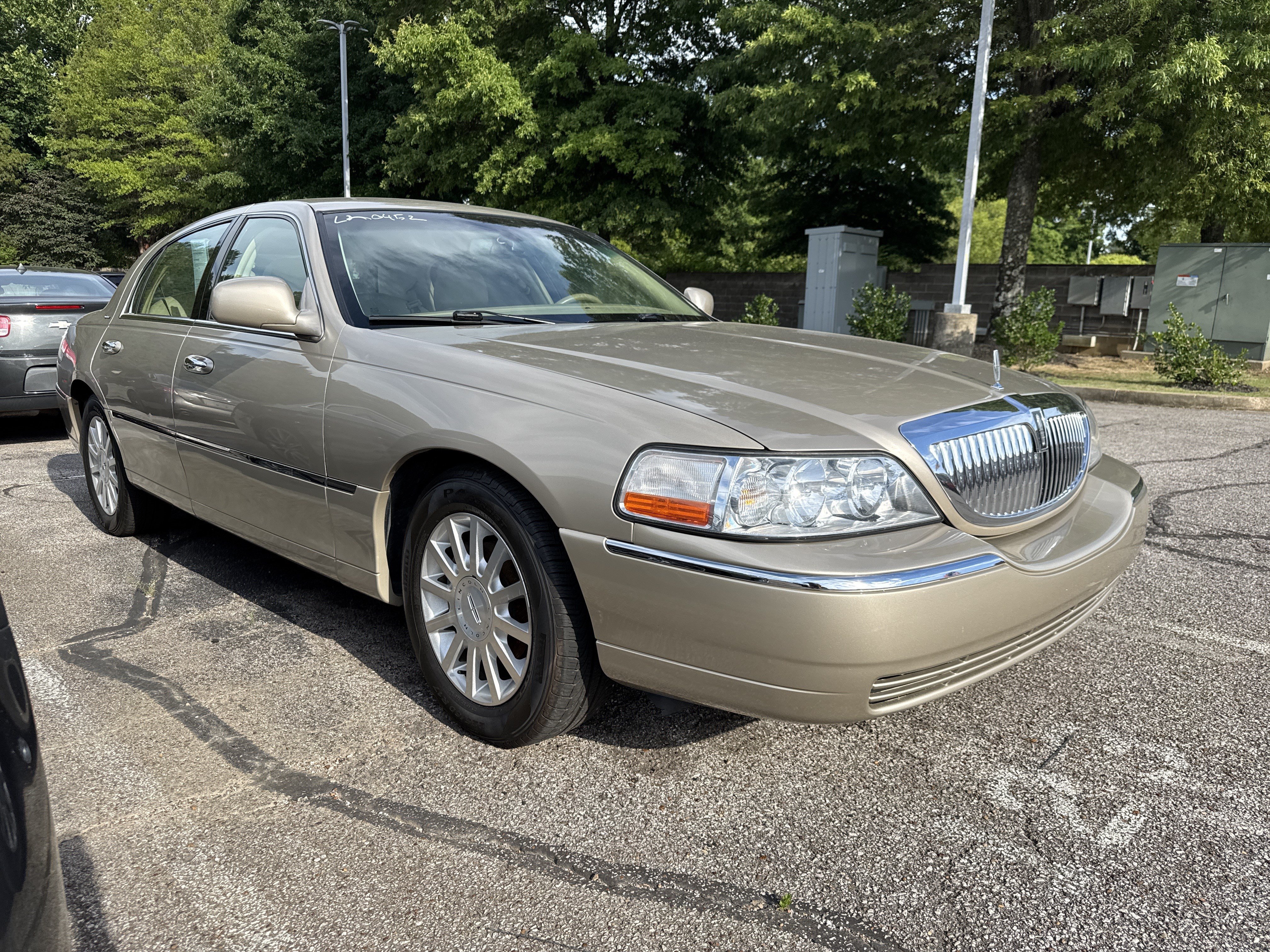 Used 2006 Lincoln Town Car Signature