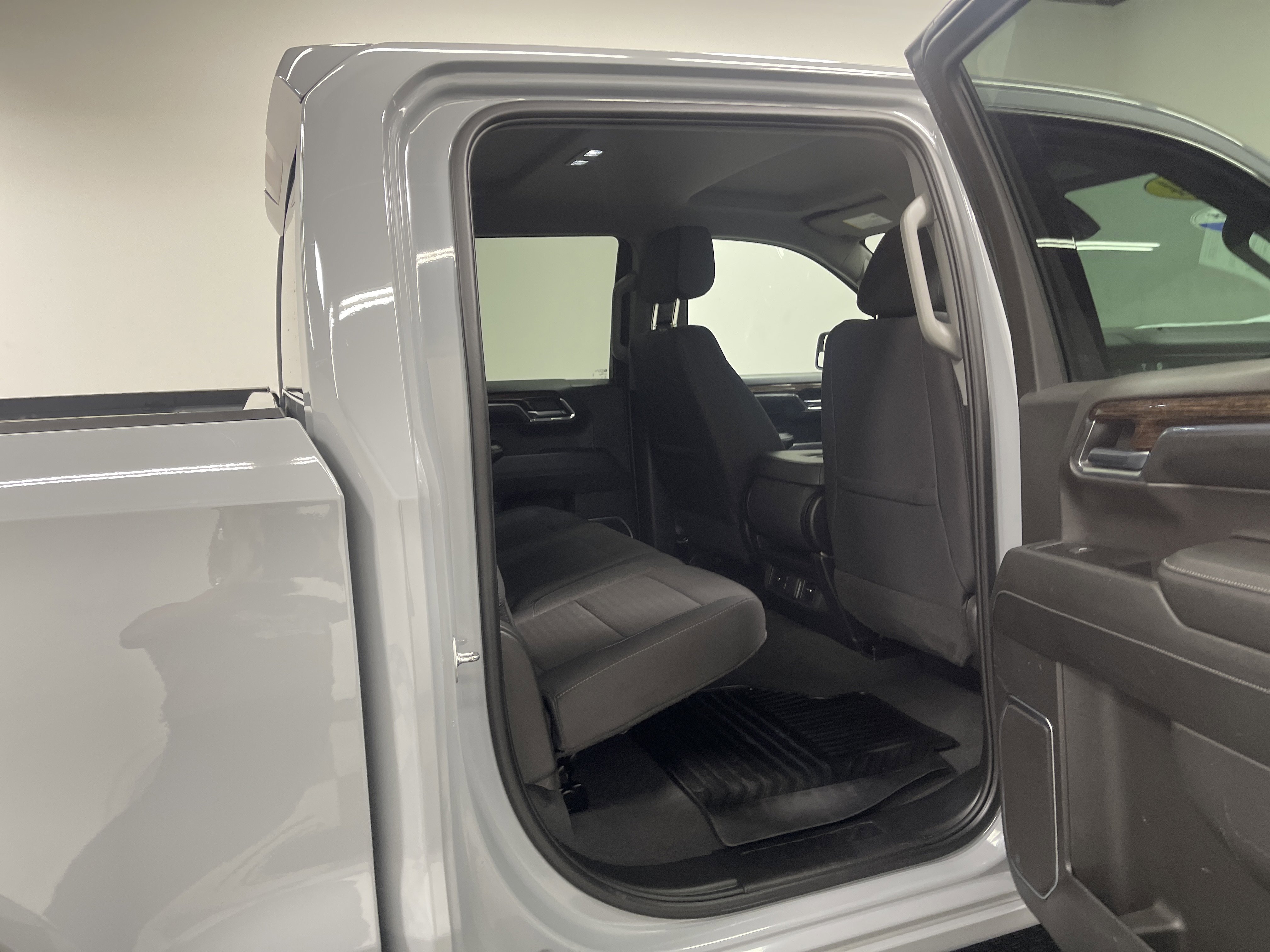 Used 2024 GMC Sierra 1500 SLE image 19