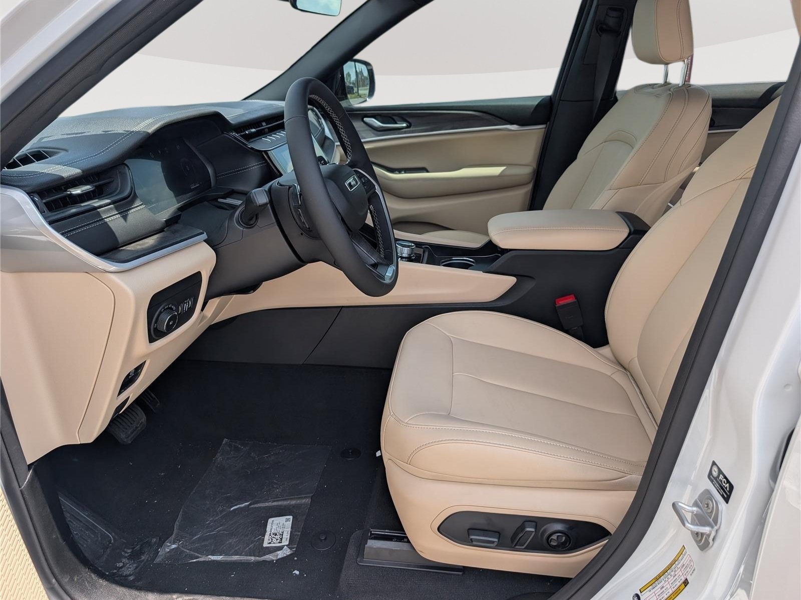 New 2026 Jeep Grand Cherokee Limited w/ Limited Altitude Package AWD/4WD image 12