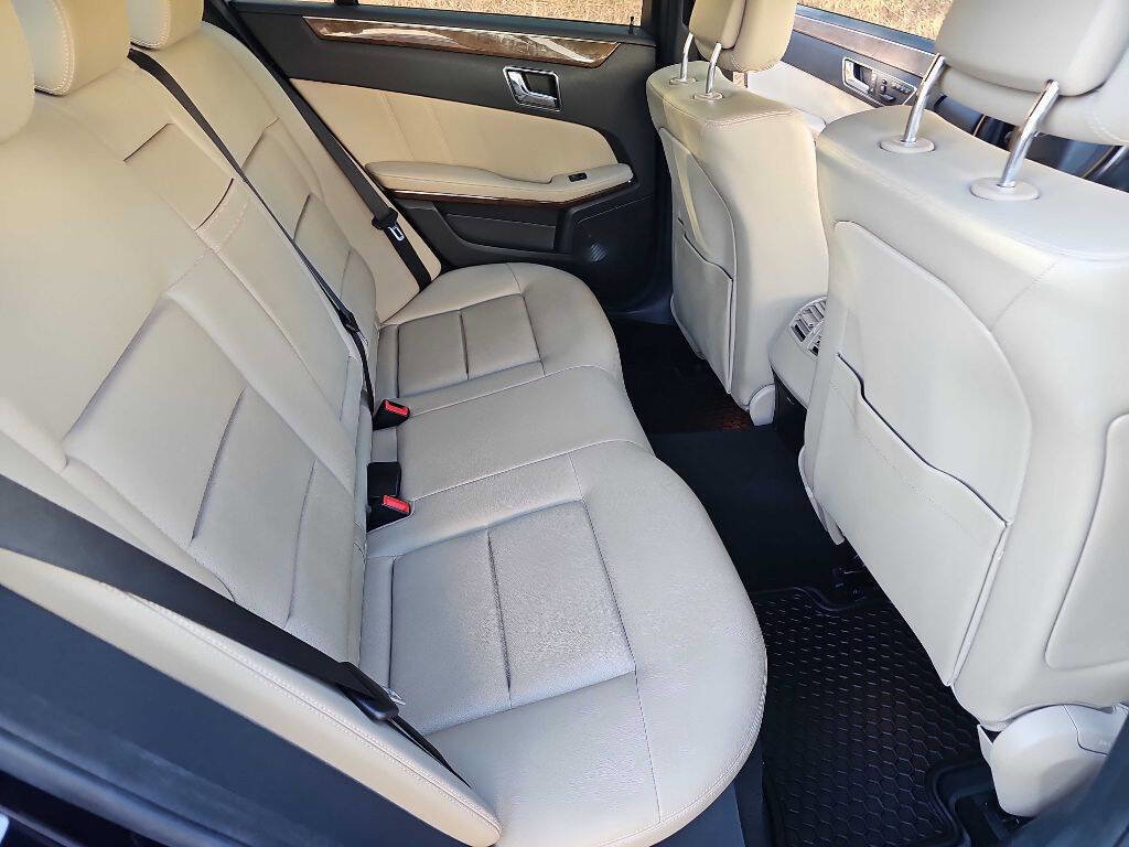 Used 2011 Mercedes-Benz E 350 4MATIC Sedan image 14