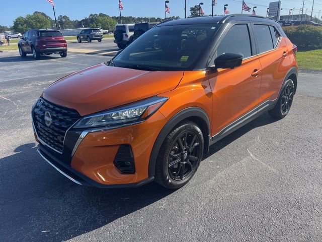 Used 2023 Nissan Kicks SR w/ SR Premium Package FWD image 3