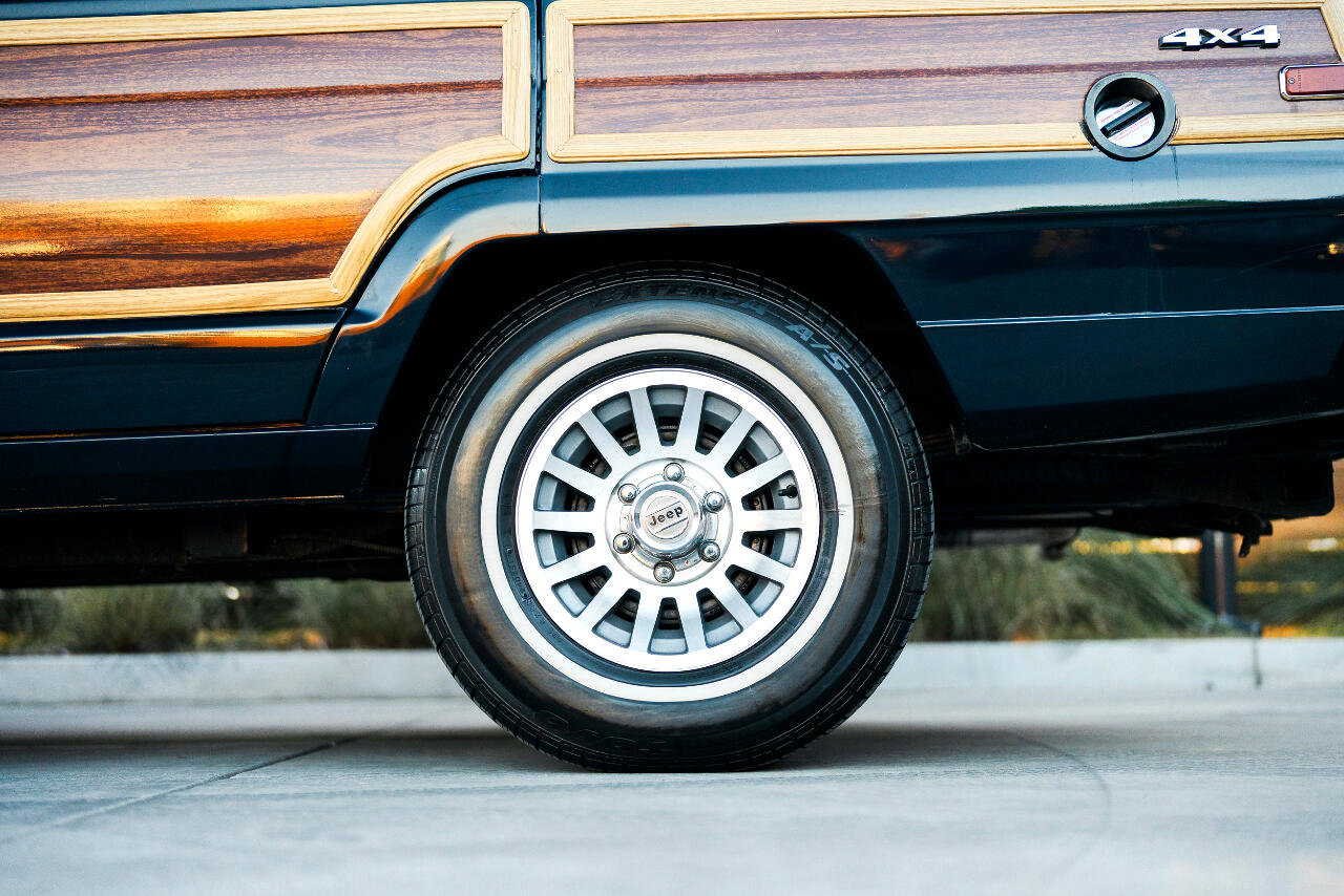 Used 1987 Jeep Grand Wagoneer image 37