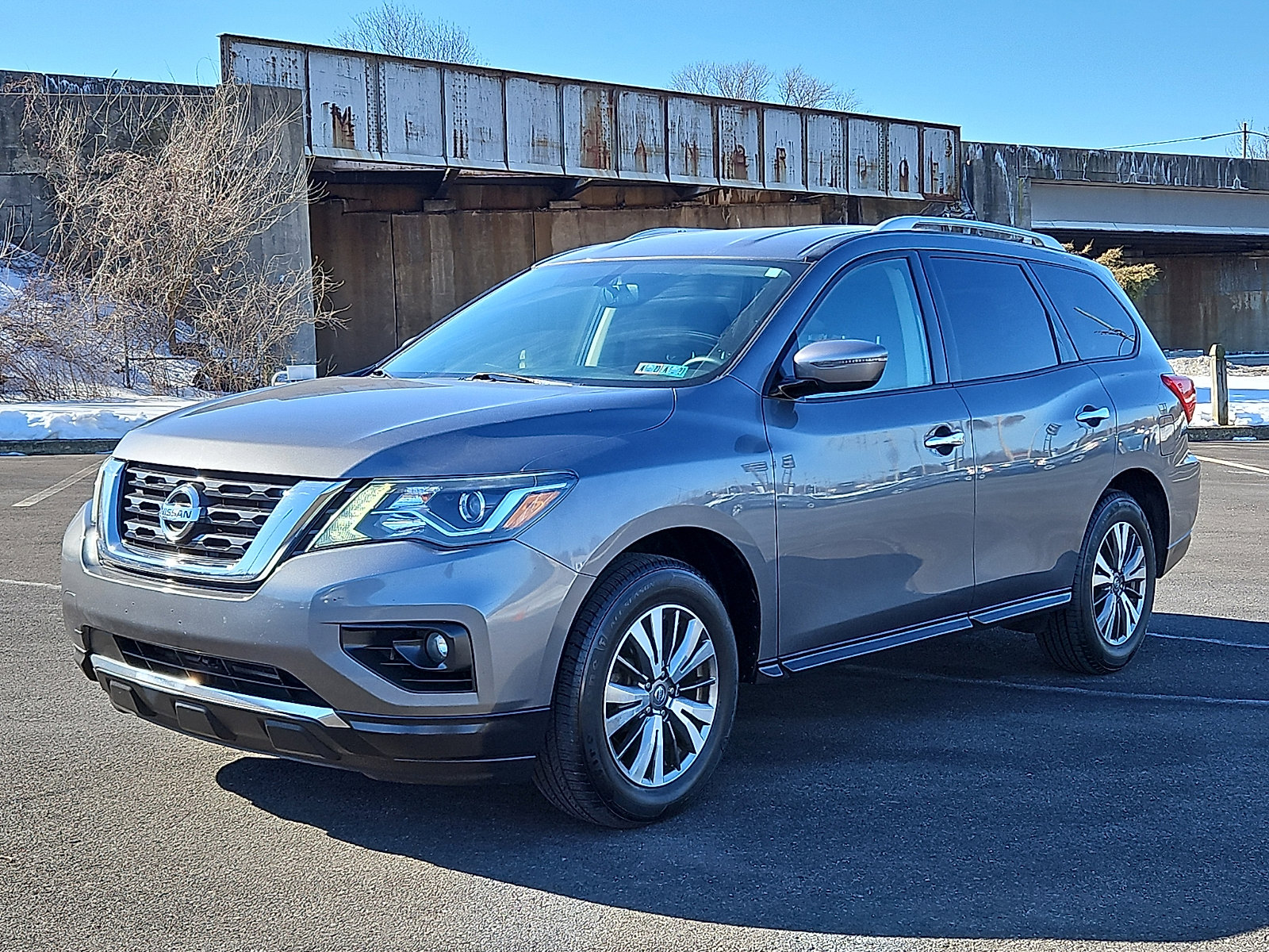 Used 2019 Nissan Pathfinder SV image 3