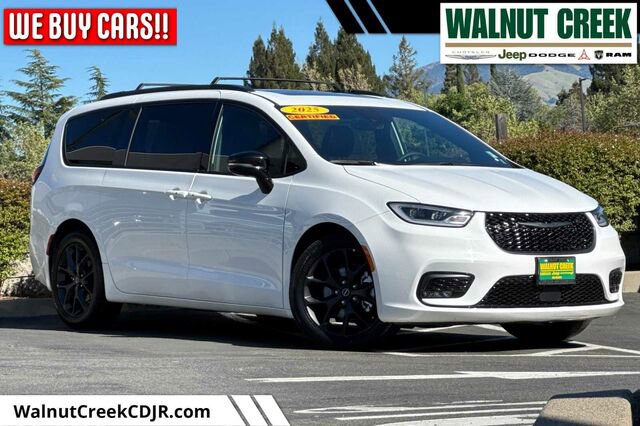 Certified 2025 Chrysler Pacifica Limited image 1