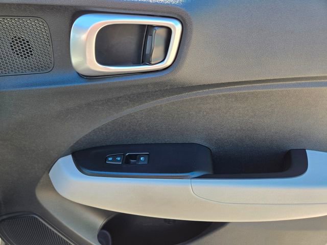 Used 2025 Hyundai Venue SEL FWD image 22