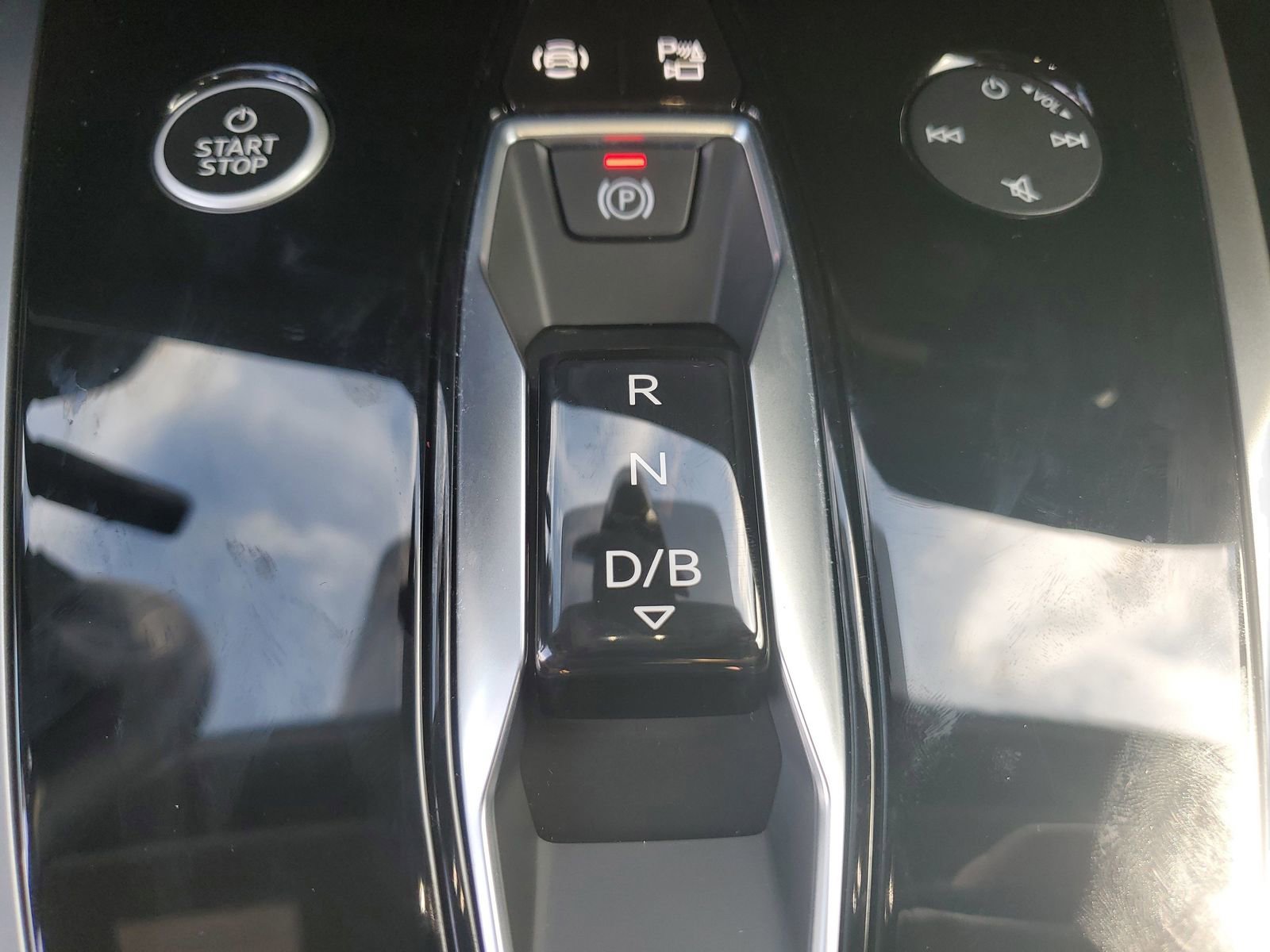 Used 2024 Audi Q4 e-tron Prestige AWD/4WD image 27