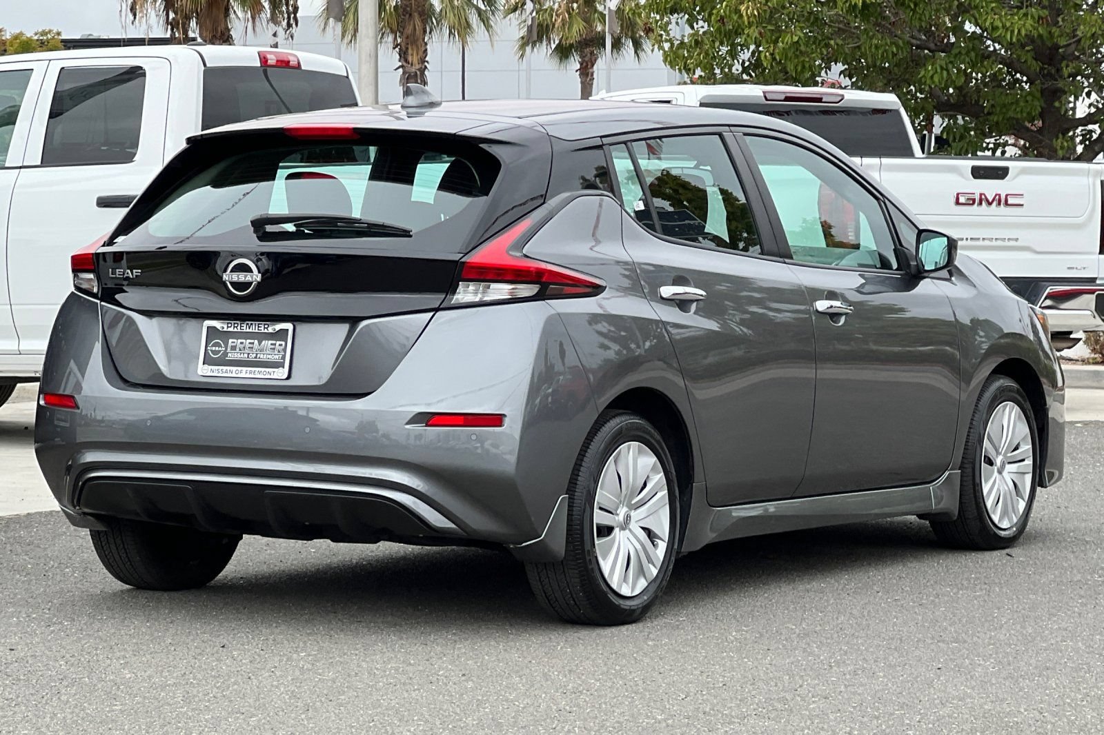 Certified 2025 Nissan Leaf S FWD image 4