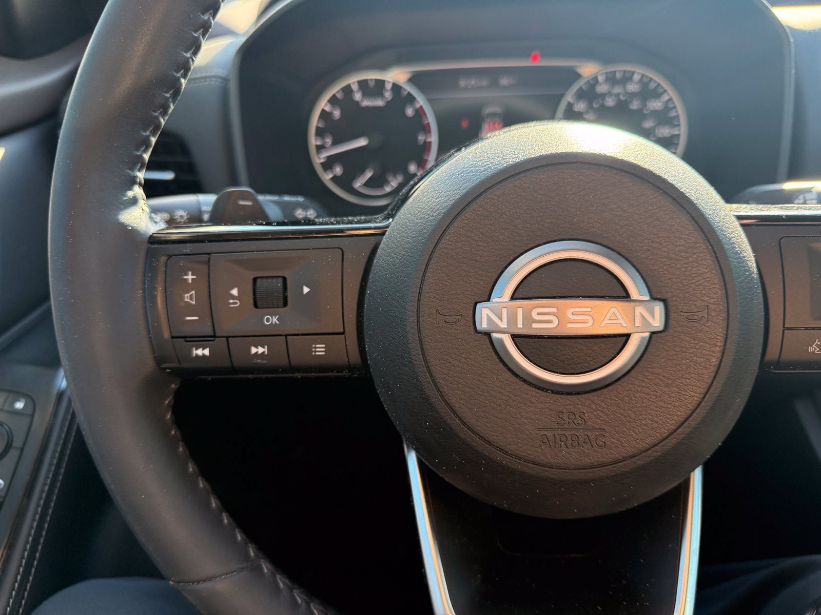 Used 2023 Nissan Rogue SV w/ SV Premium B Package FWD image 18