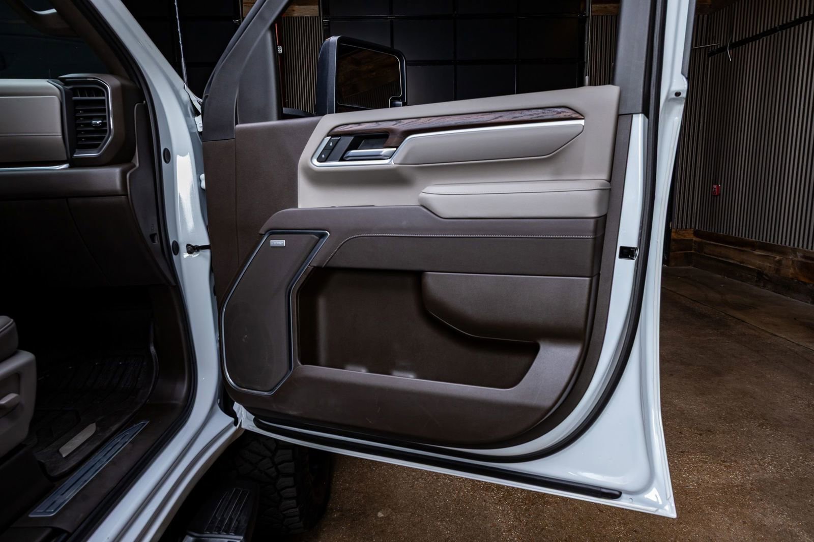 Used 2025 GMC Sierra 2500 SLT image 37