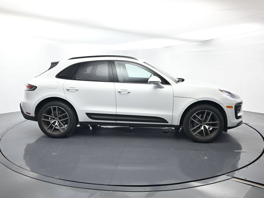 Certified 2023 Porsche Macan AWD/4WD image 16