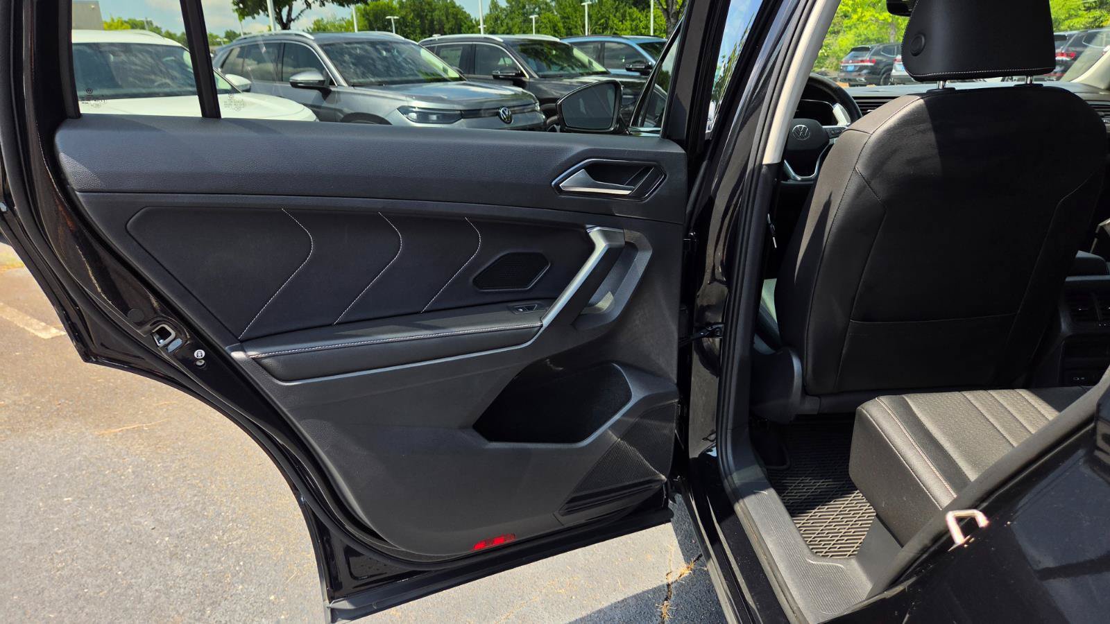 Certified 2023 Volkswagen Tiguan SE w/ Panoramic Sunroof Package FWD image 42
