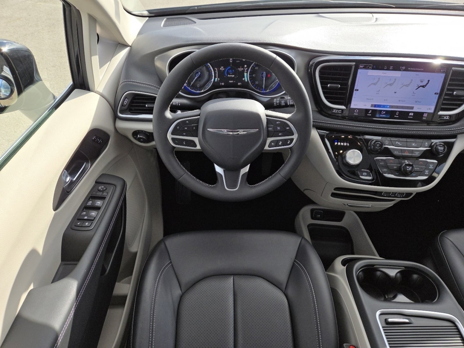 Used 2024 Chrysler Pacifica Touring-L image 25