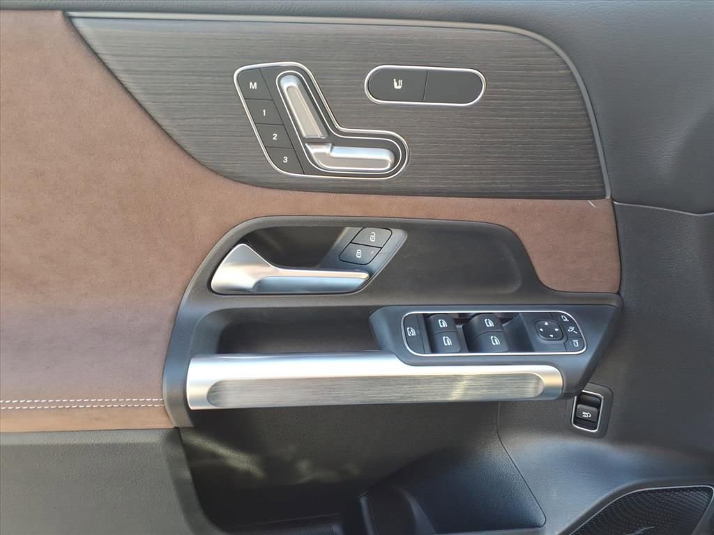 New 2026 Mercedes-Benz GLB 35 AMG 4MATIC image 12