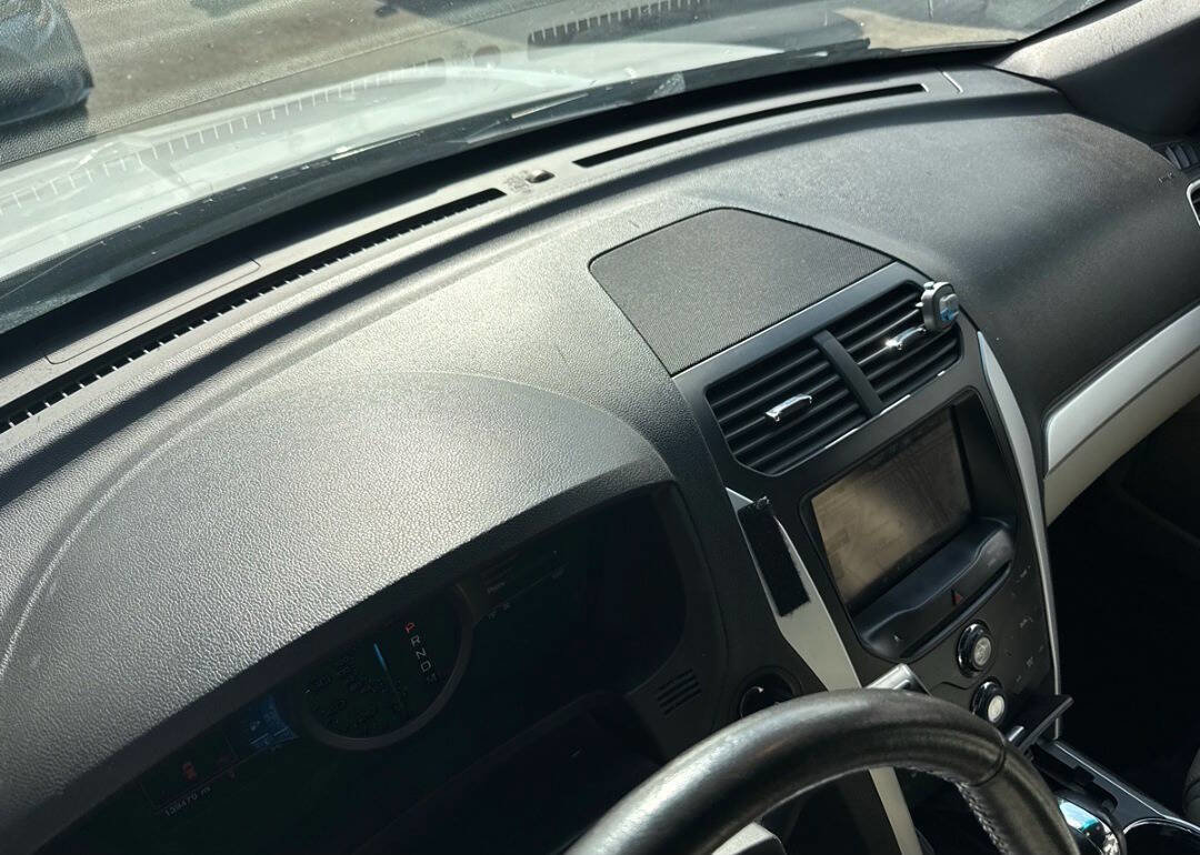 Used 2015 Ford Explorer XLT w/ Equipment Group 202B image 23