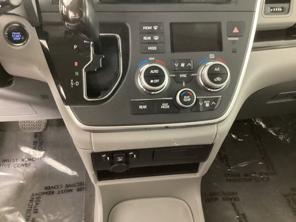 Used 2020 Toyota Sienna XLE FWD image 19