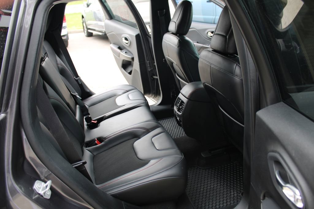 Used 2020 Jeep Cherokee Trailhawk w/ Trailer Tow Group image 32