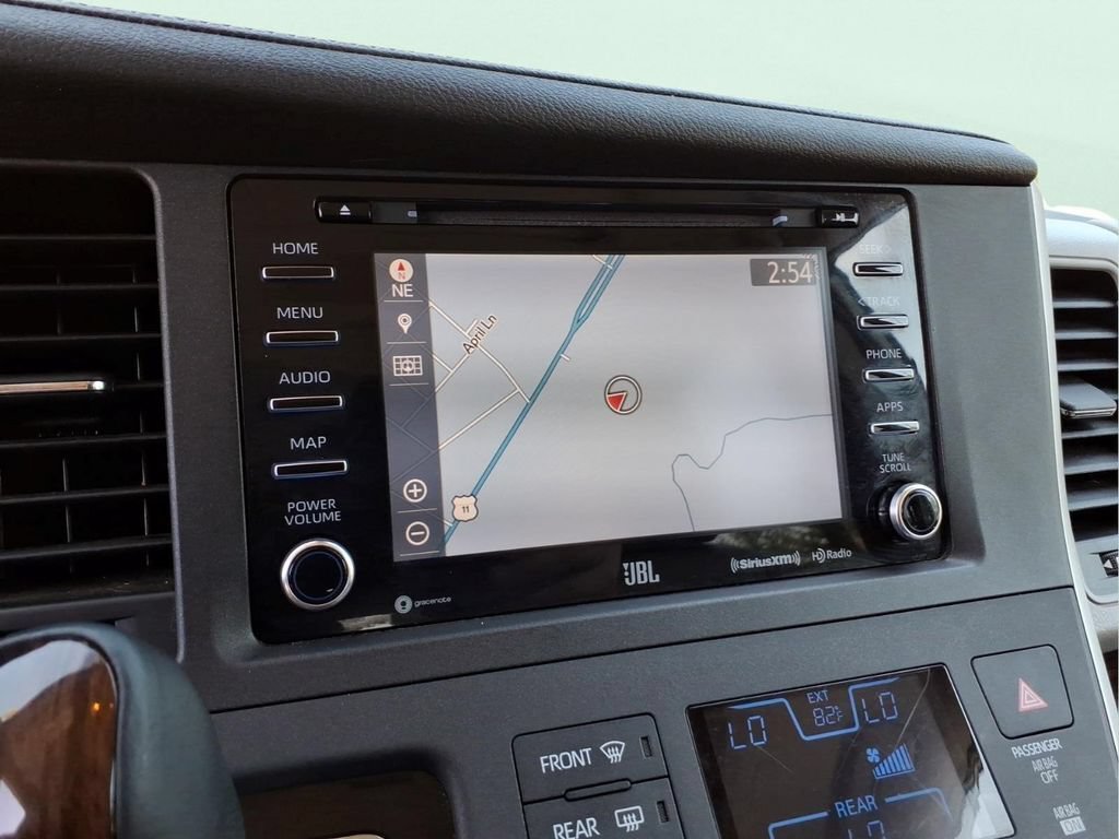 Used 2020 Toyota Sienna Limited Premium FWD image 24