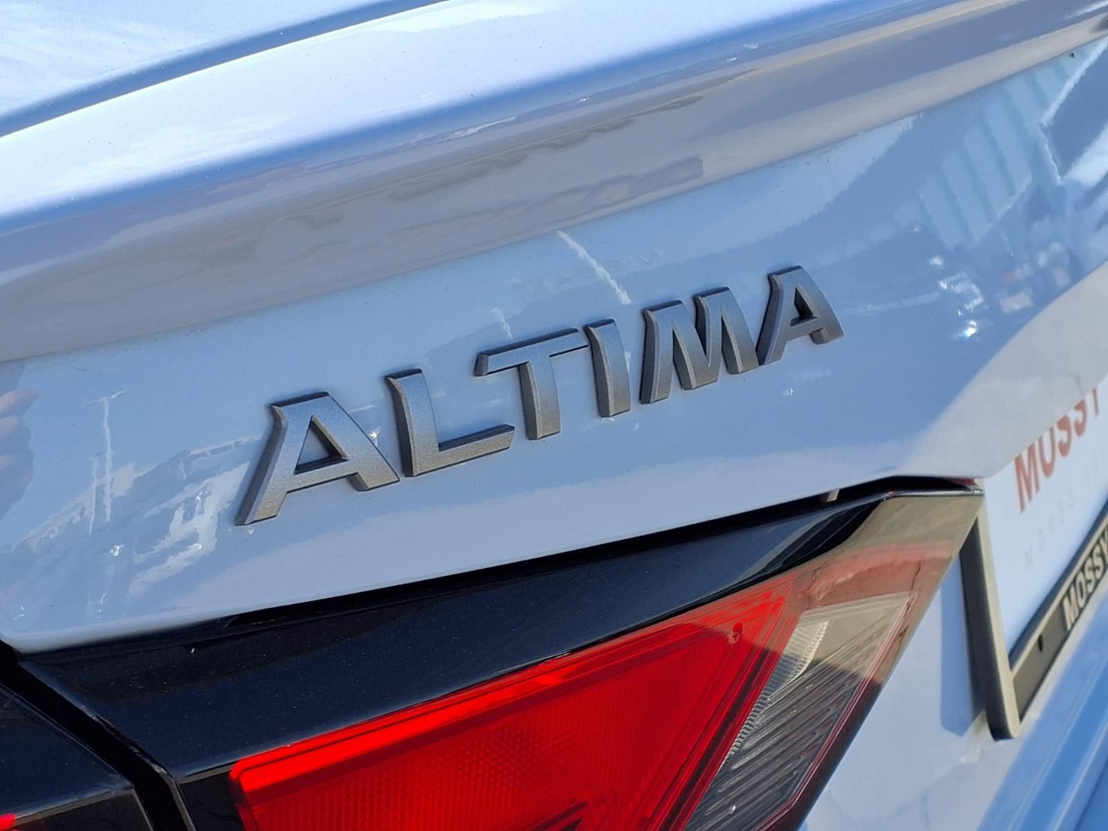 Used 2024 Nissan Altima 2.5 SR w/ SR Premium Package image 10