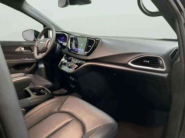 Used 2025 Chrysler Pacifica Select FWD image 73