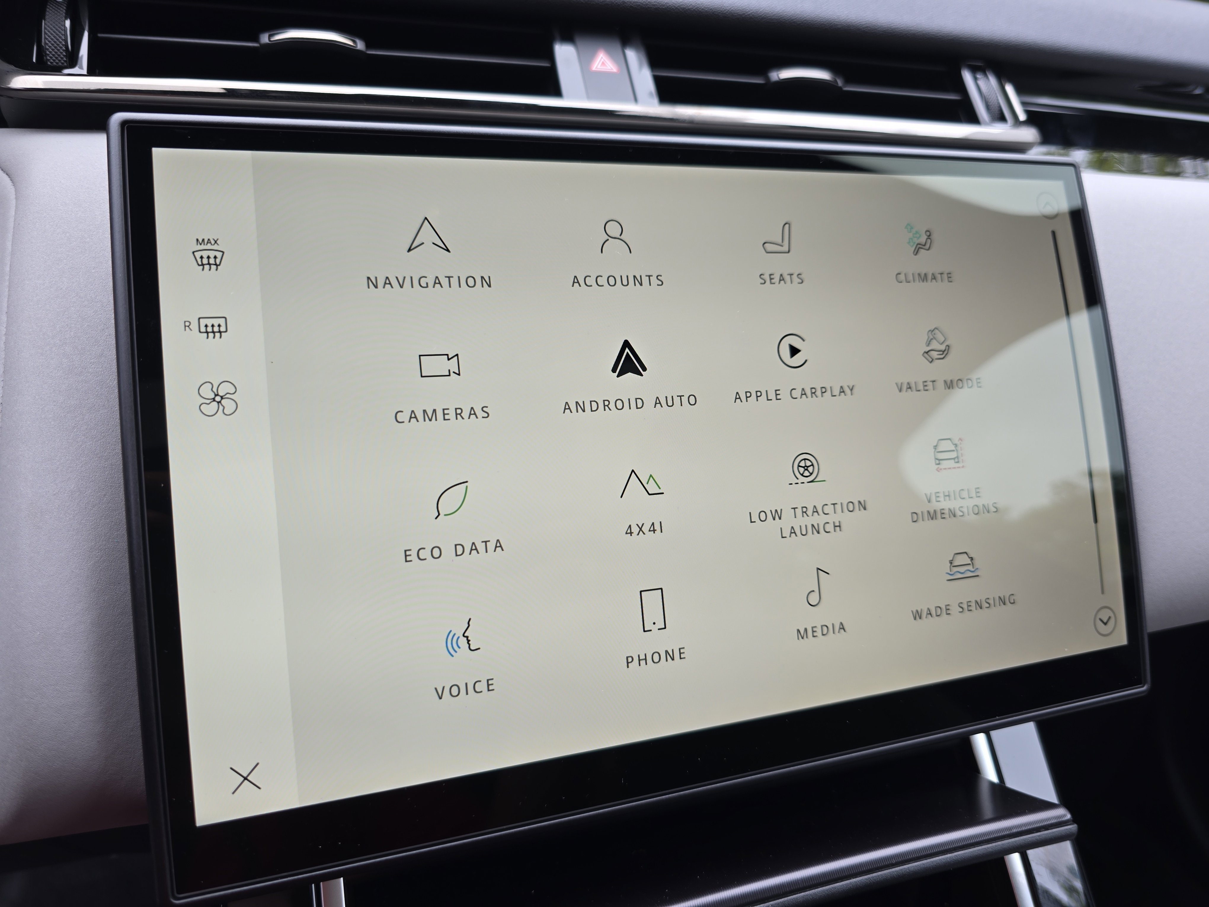 New 2026 Land Rover Range Rover Velar Dynamic SE image 21