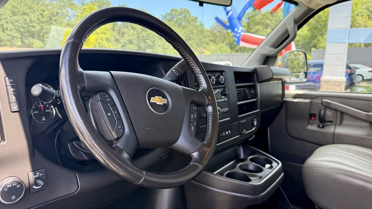 Used 2023 Chevrolet Express 3500 w/ Power Convenience Package RWD image 17