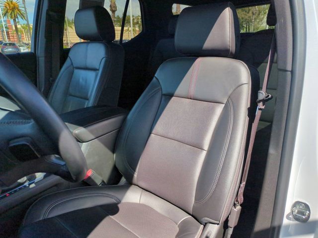 Used 2023 Chevrolet Traverse RS image 11