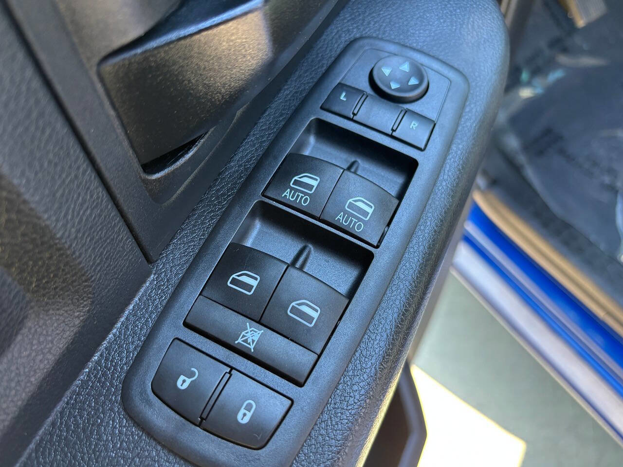 Used 2015 RAM 1500 ST w/ SXT Appearance Group image 29