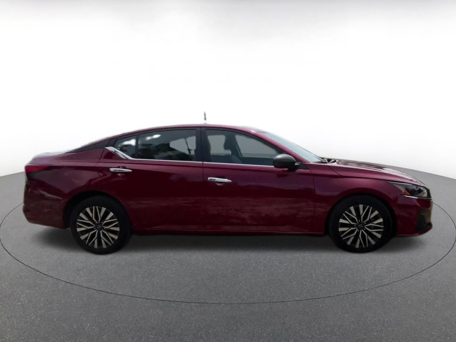 Used 2025 Nissan Altima 2.5 SV FWD image 16