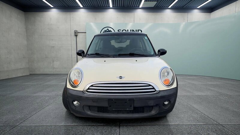 Used 2010 MINI Cooper Hardtop image 8