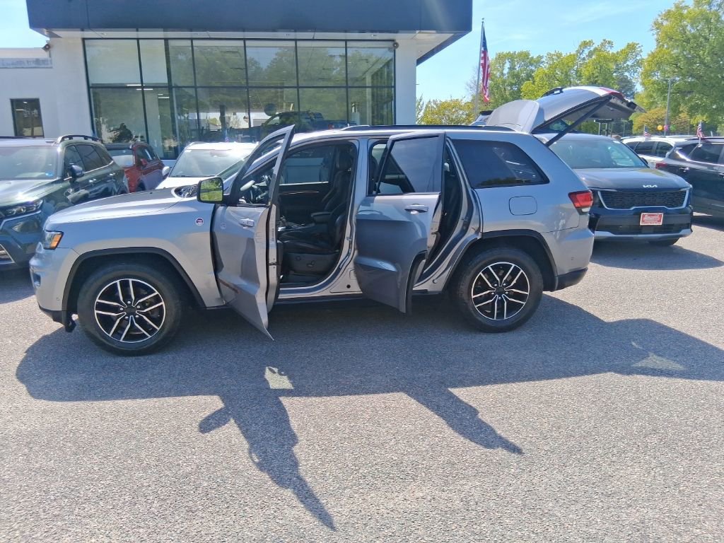 Used 2020 Jeep Grand Cherokee Trailhawk AWD/4WD image 24
