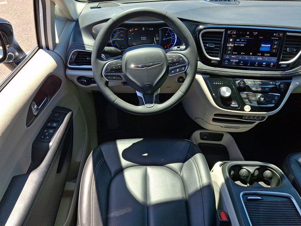 Used 2024 Chrysler Pacifica Limited FWD image 21