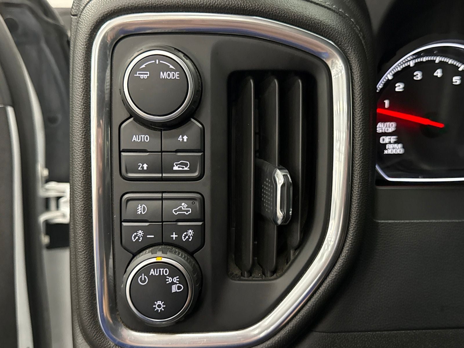 Used 2022 Chevrolet Silverado 1500 RST w/ Convenience Package II AWD/4WD image 22