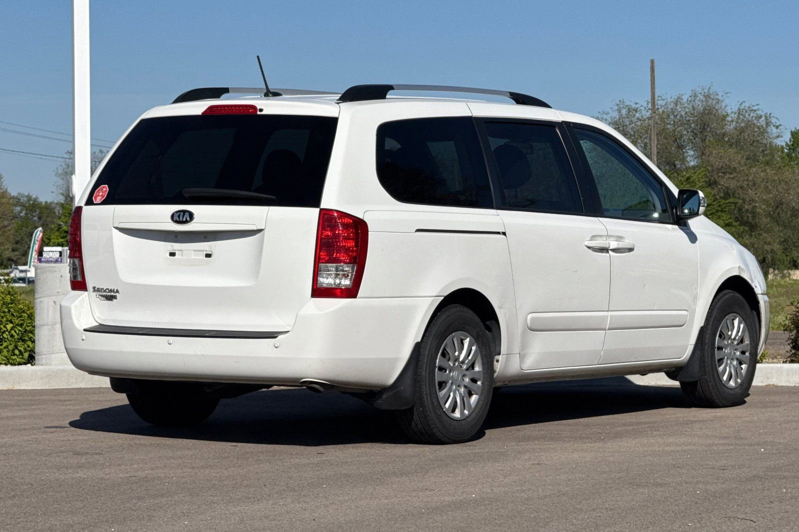 Used 2014 Kia Sedona LX FWD image 4