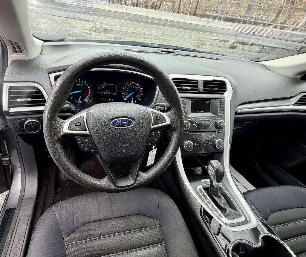 Used 2014 Ford Fusion SE FWD image 11