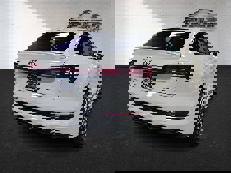 Used 2023 Audi e-tron Premium w/ Convenience Plus Package image 10