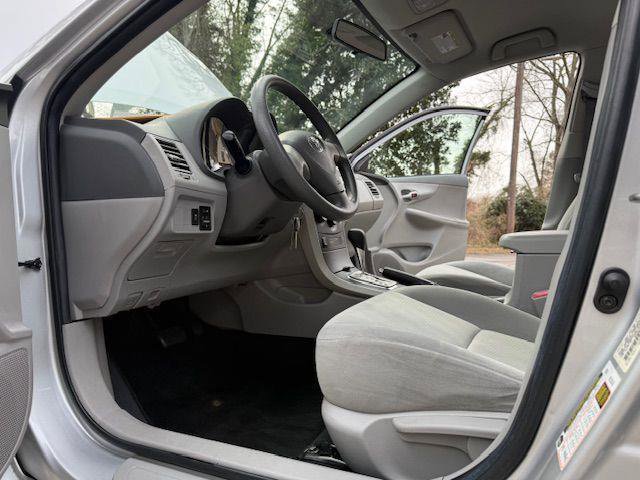 Used 2010 Toyota Corolla image 38