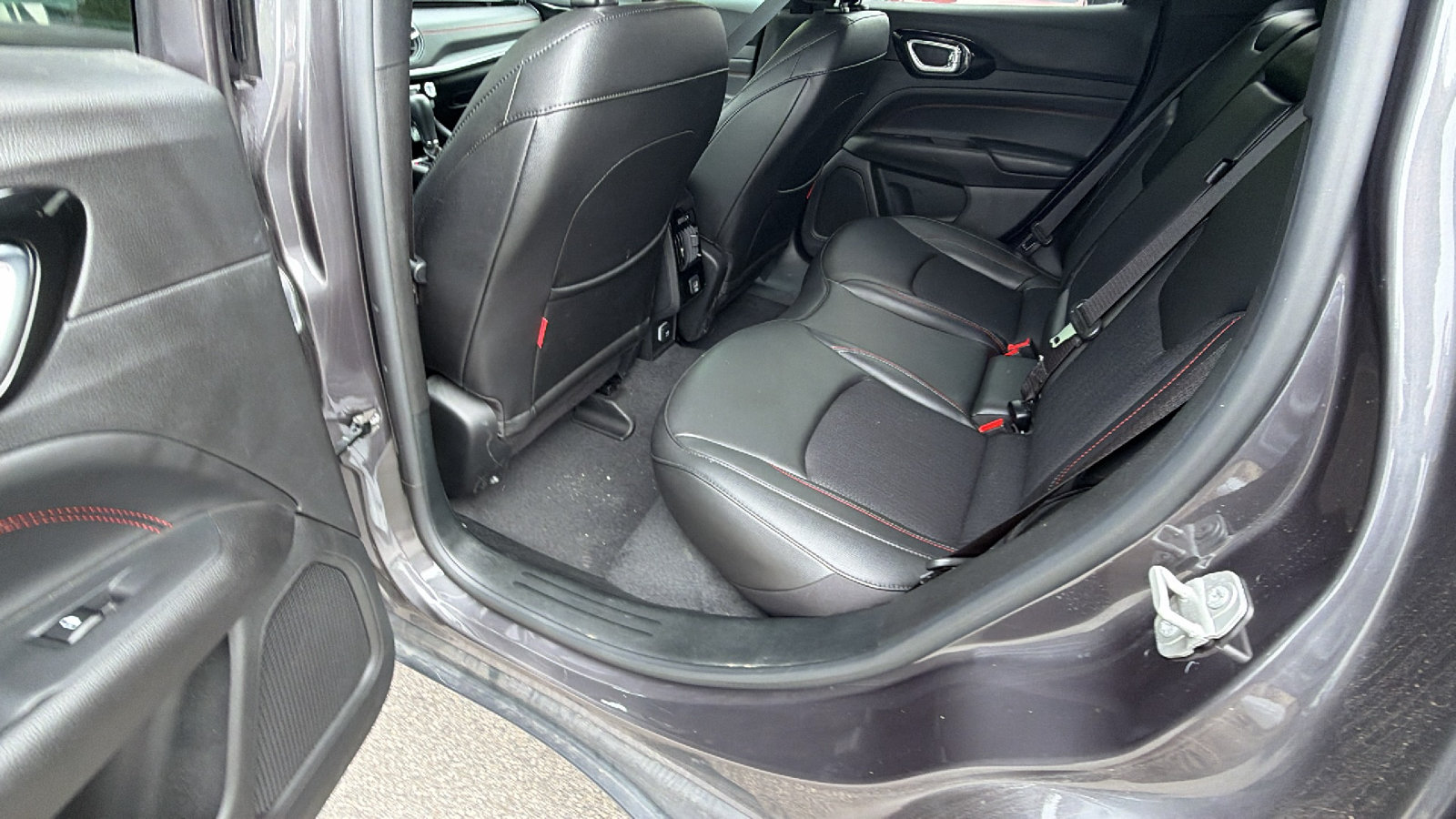 Used 2024 Jeep Compass Trailhawk AWD/4WD image 23