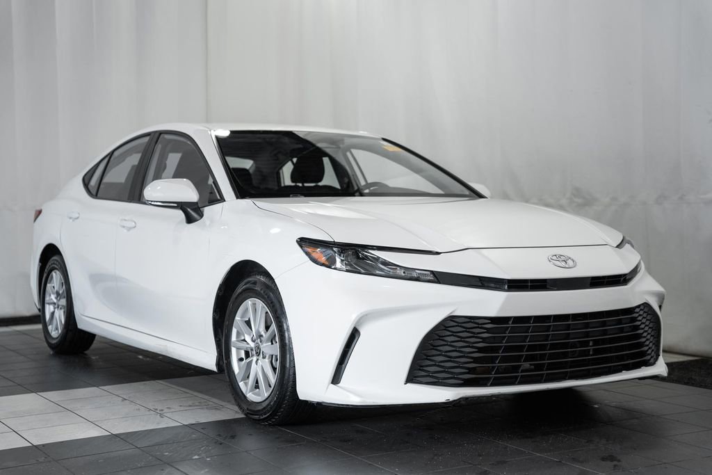 Used 2025 Toyota Camry LE image 1