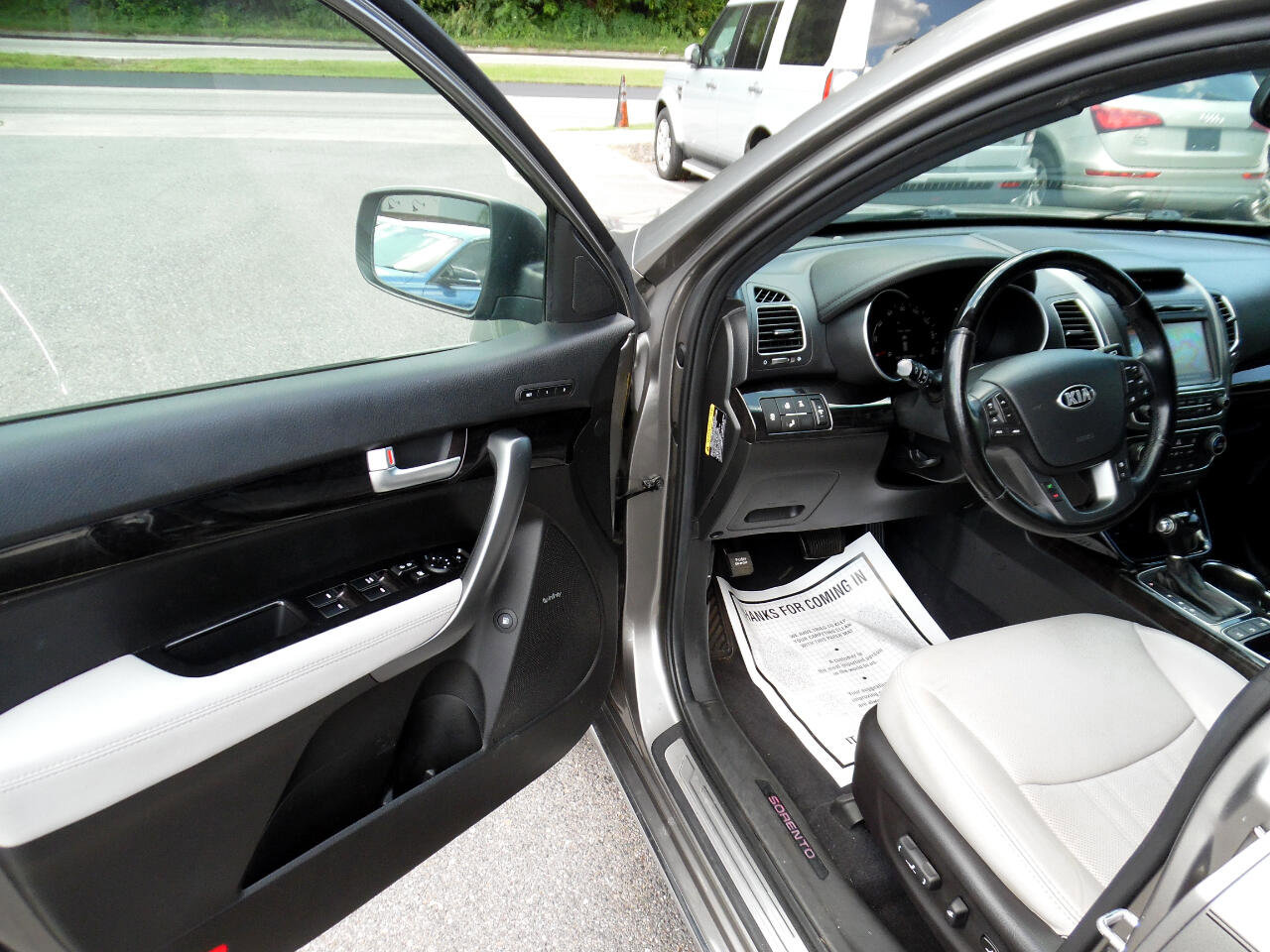 Used 2014 Kia Sorento SX image 9