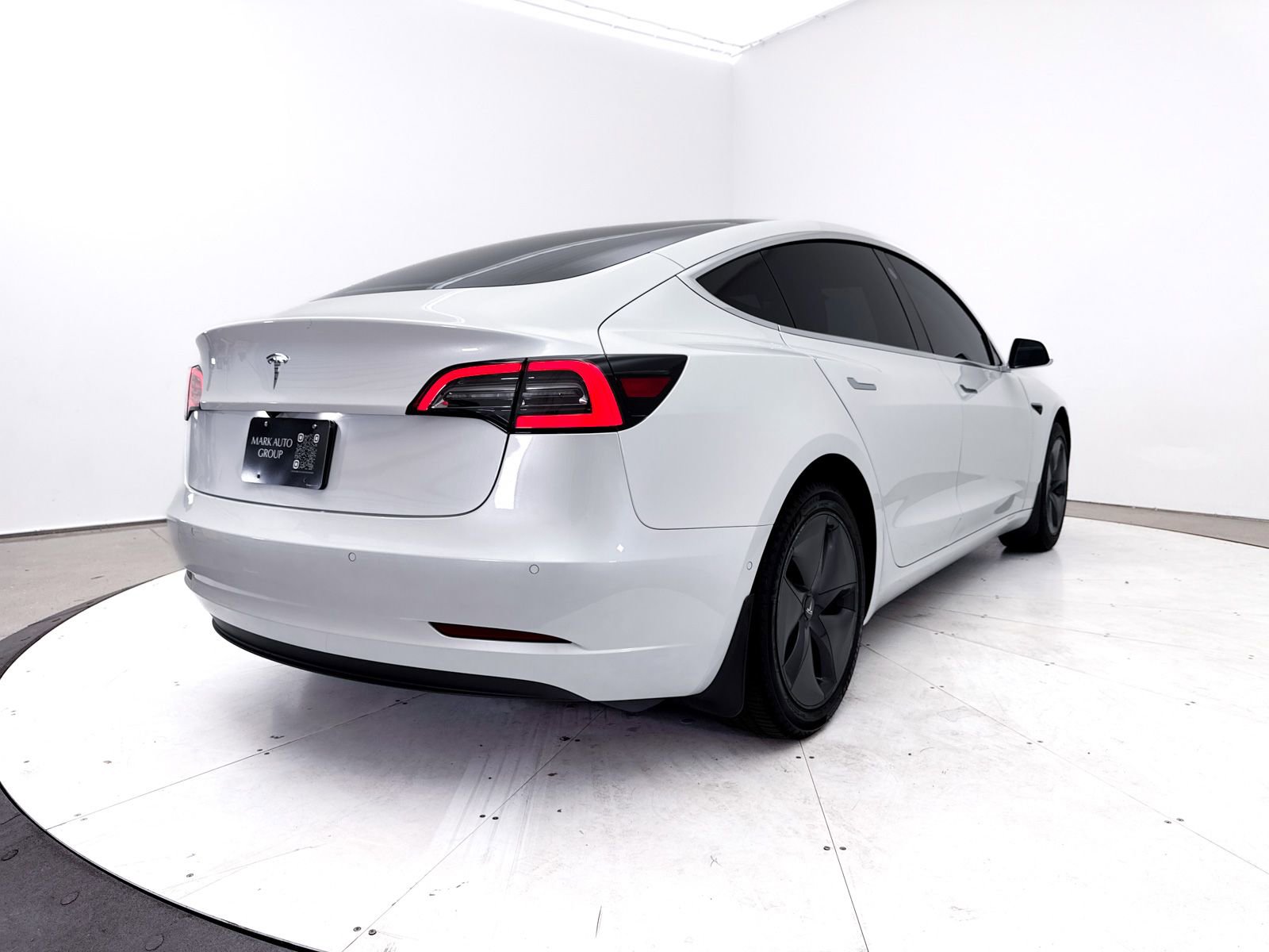 Used 2020 Tesla Model 3 Standard Range Plus RWD image 18