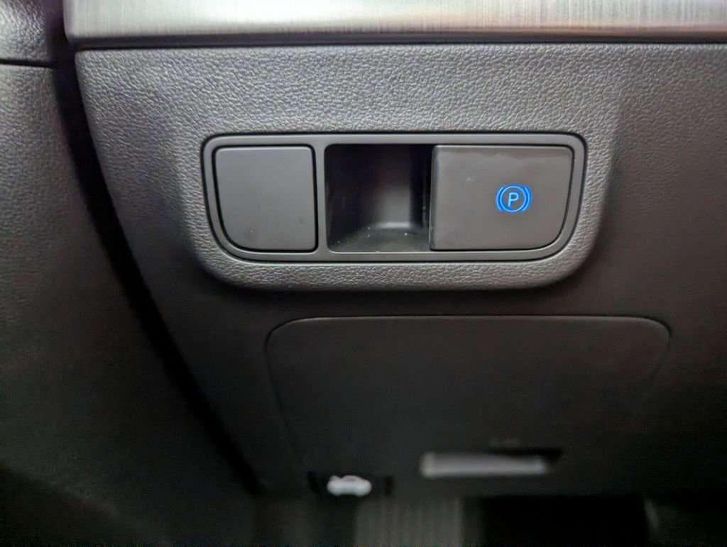 Used 2024 Hyundai Kona SEL image 21