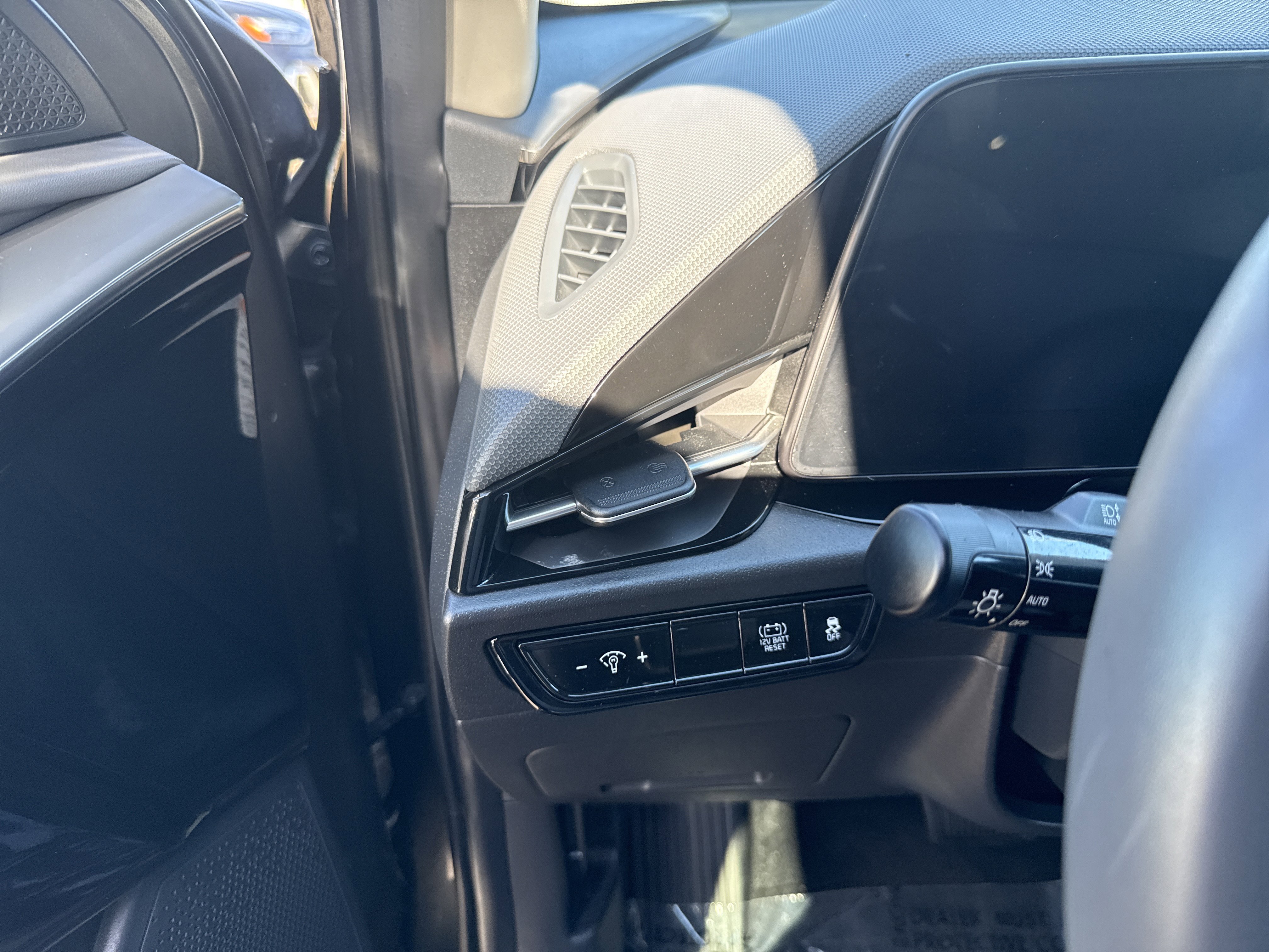 Used 2023 Kia Niro EX image 21