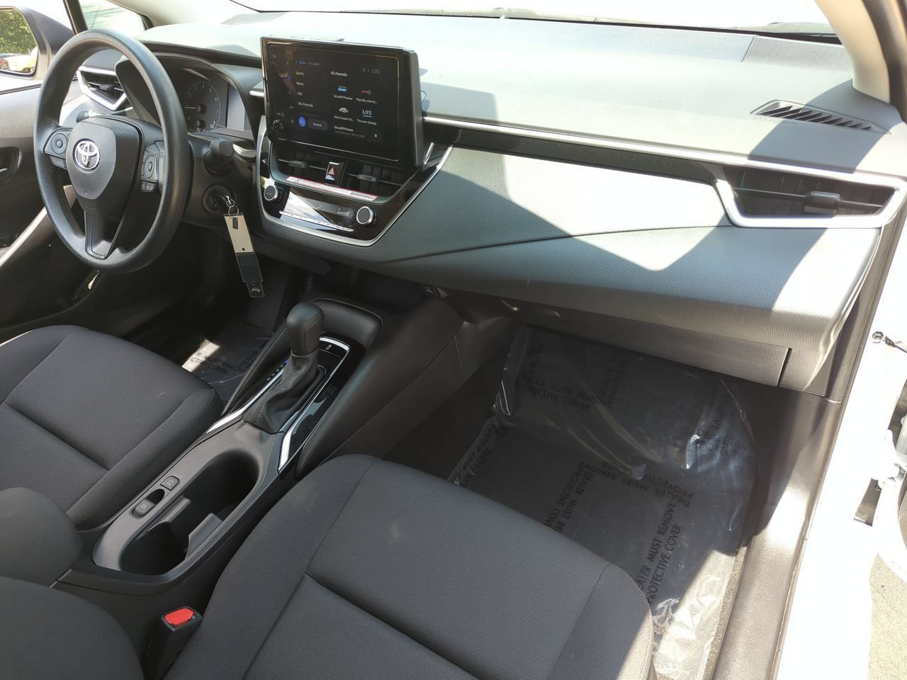 Used 2025 Toyota Corolla LE FWD image 25