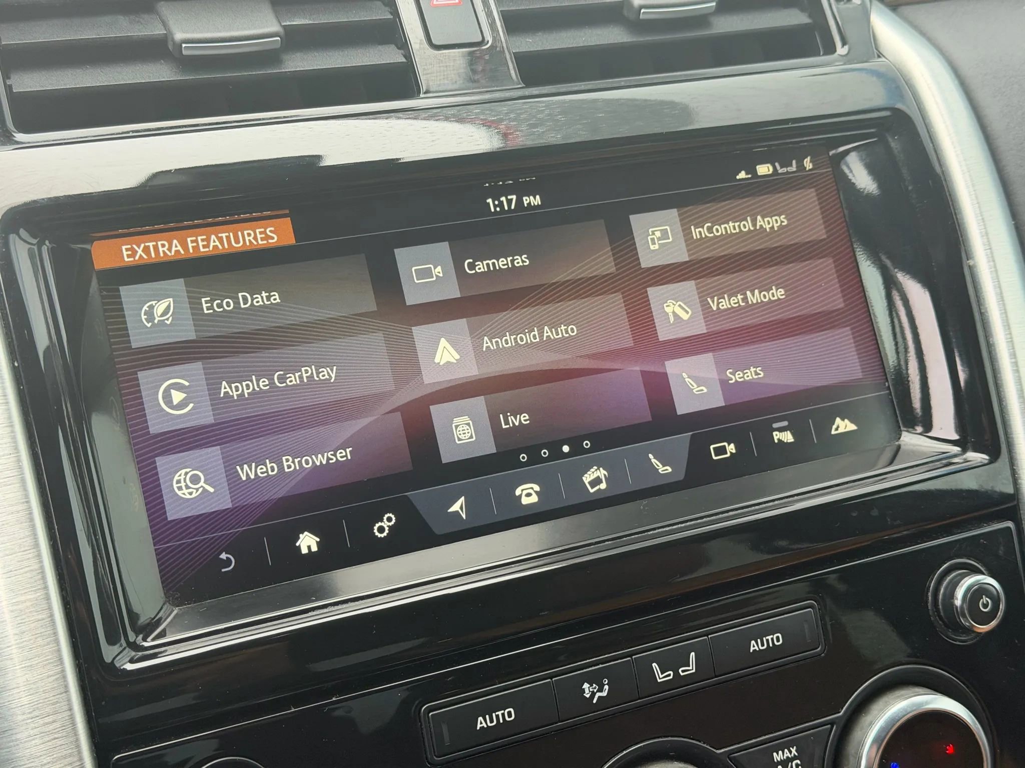 Used 2018 Land Rover Discovery HSE image 13