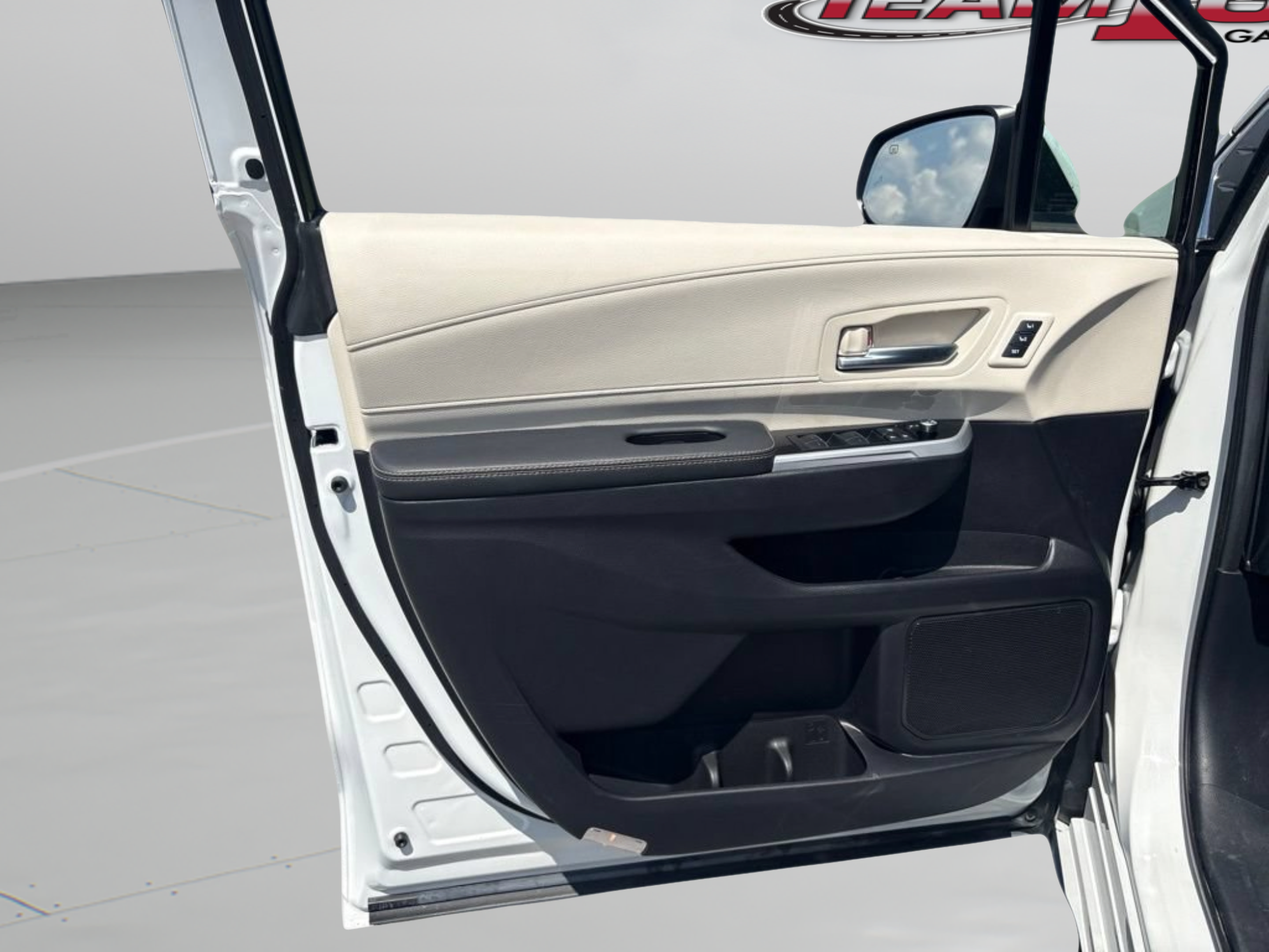 Certified 2026 Toyota Sienna Platinum AWD/4WD image 18