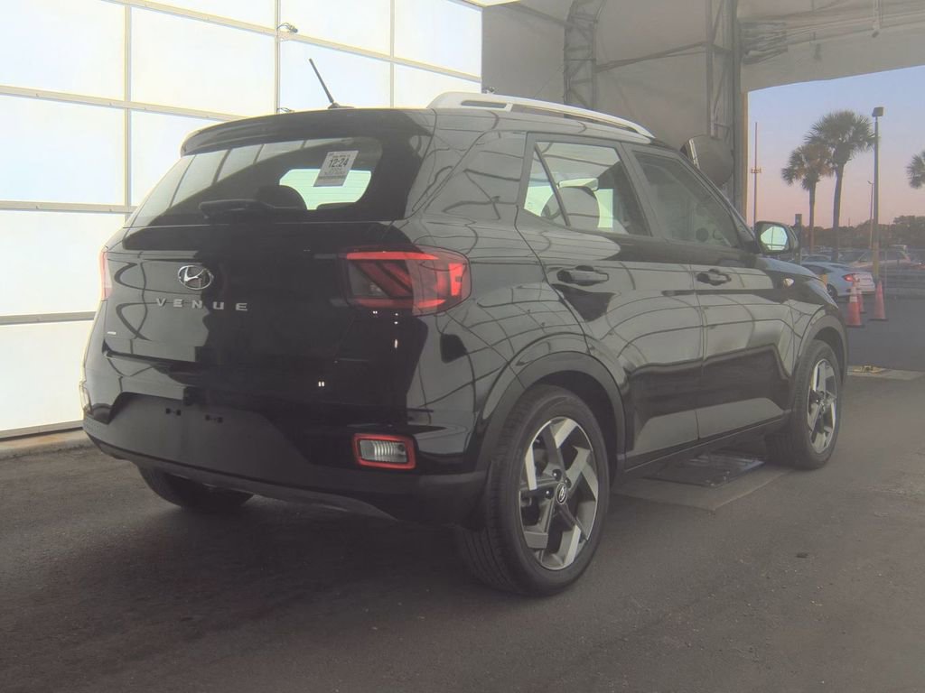 Used 2024 Hyundai Venue SEL FWD image 6