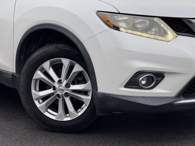 Used 2015 Nissan Rogue SV w/ SV Premium Package image 2