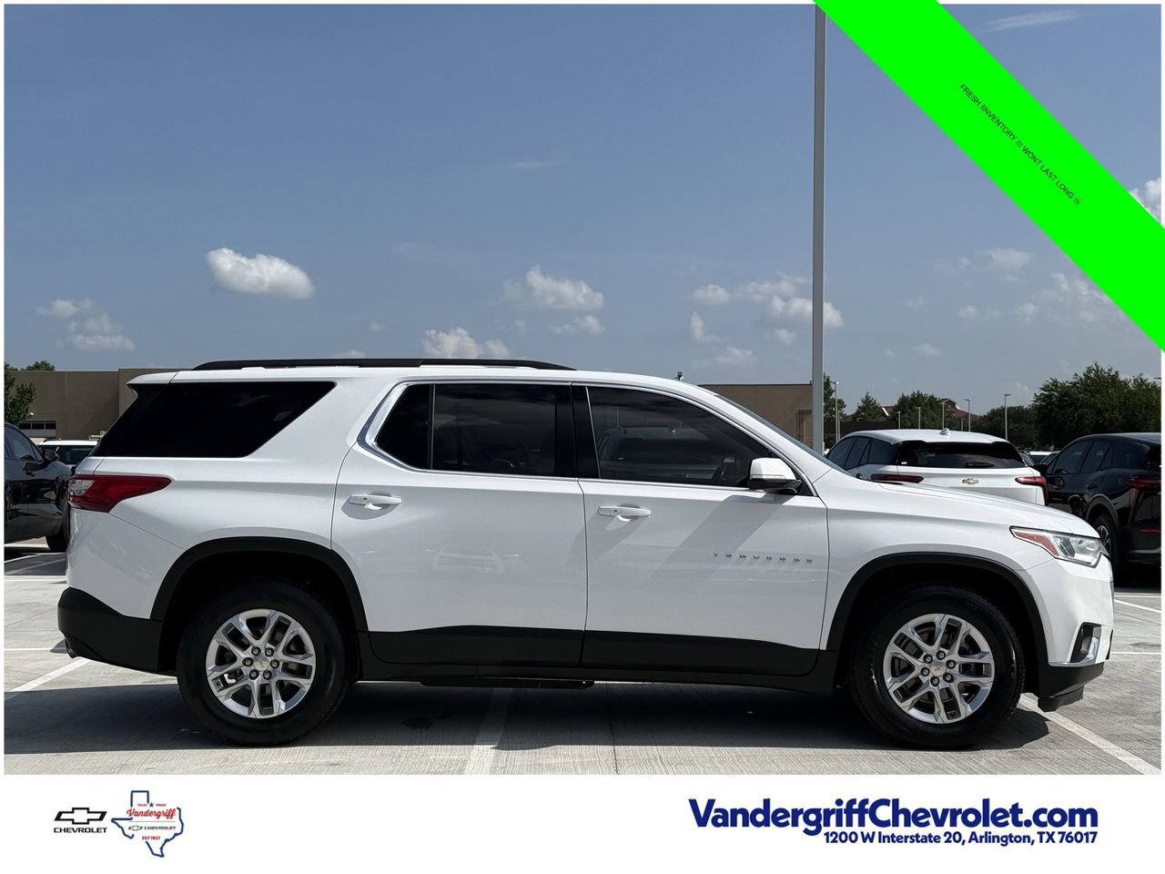 Used 2020 Chevrolet Traverse LT w/ Driver Confidence II Package AWD/4WD image 3